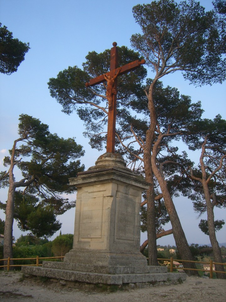 bonnieux church