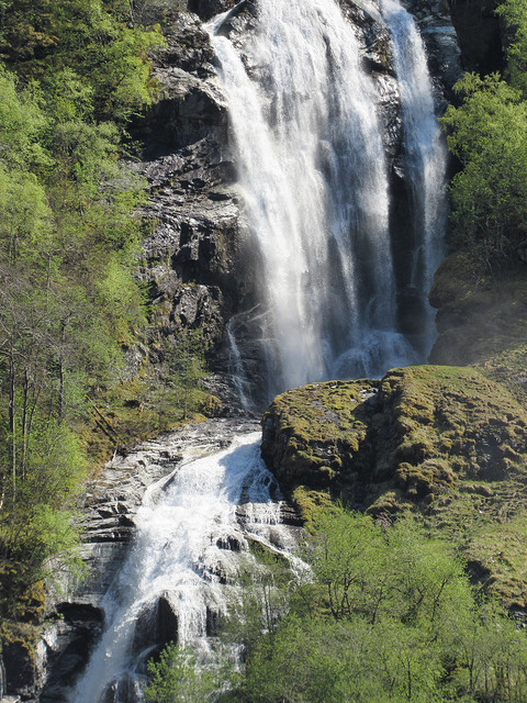 Close-up of one of the many waterfalls.