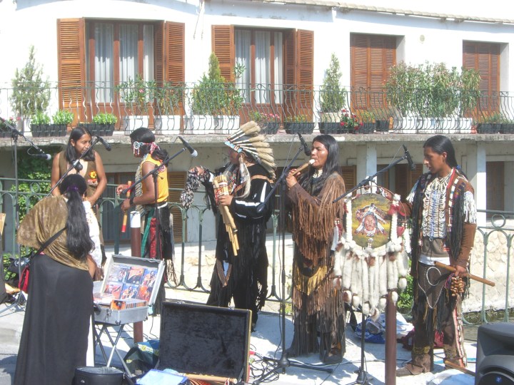 Peruvian band at isle sur la sorgue market