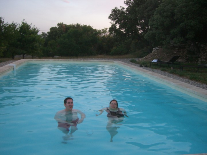 Mas des deux puits pool
