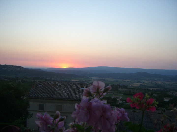 bonnieux provence restaurant Le Tenil