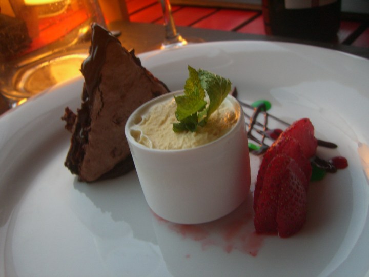 bonnieux provence restaurant Le Tenil