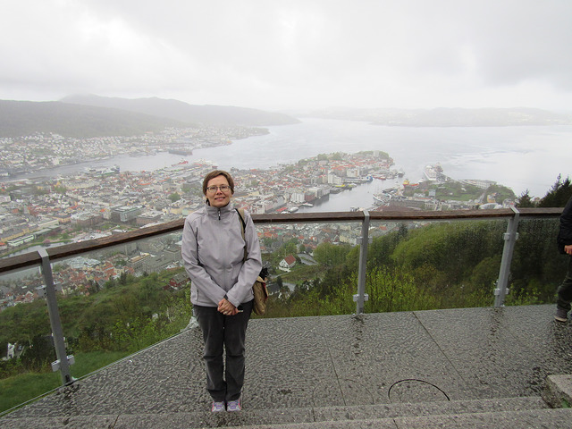 Dawn at the Fløibanen viewpoint
